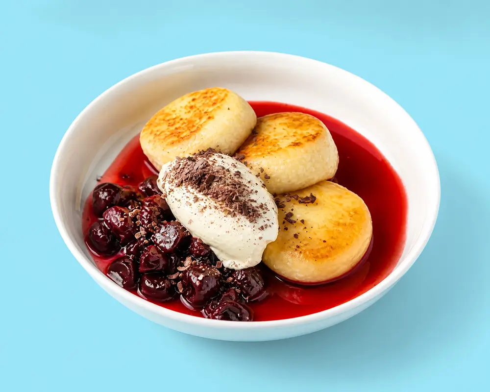 Syrniki with cherry compote after Splentify enhancement