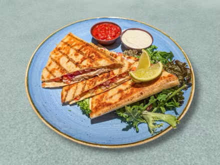 Kylling quesadilla, edited by Splento and delivered to the listing